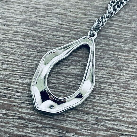 Silver Wavy Open Teardrop Pendant Chain Necklace - Picture 2 of 3